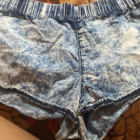 Shorts - Picture 2 of 7